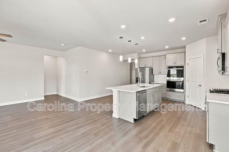Charlotte House: 1003 Alicante Ave