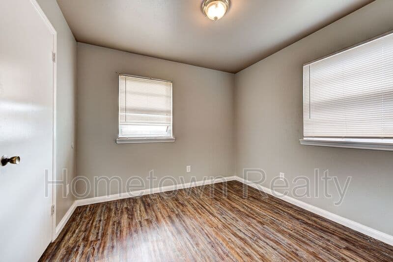 Midwest City House: 1308 McDonald Drive