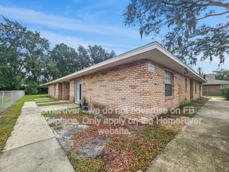Brandon House: 3205 Bloomingdale Villas Ct