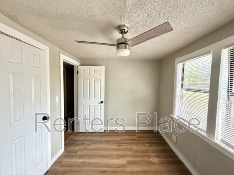 Claremore House: 905 North Owalla Avenue