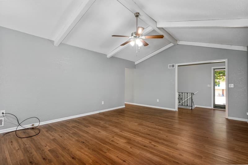 Lee's Summit House: 3513 NE Stanton St