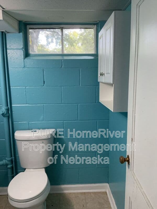Omaha House: 5236 Ames Ave