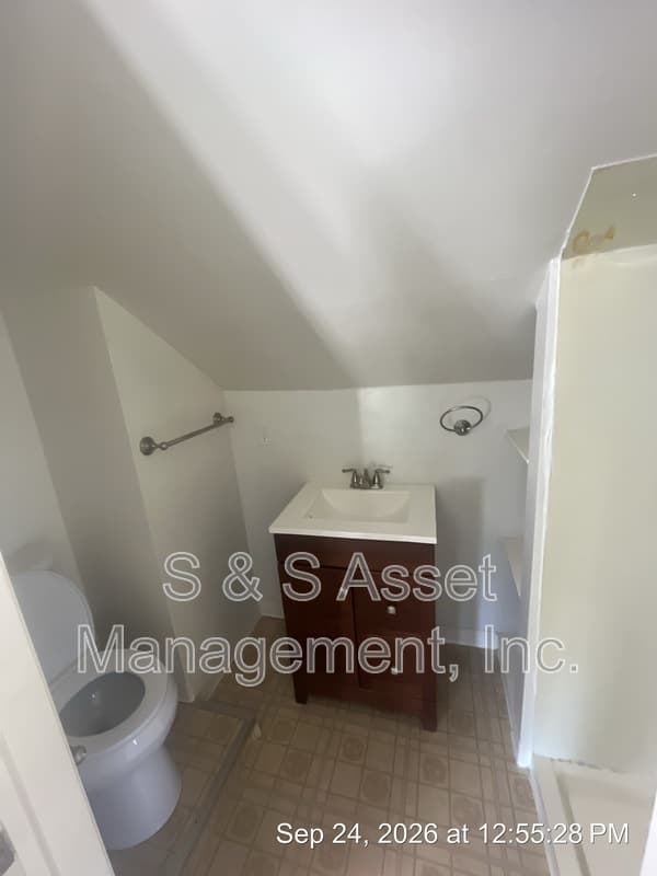 Lansing House: 1415 South Genesee Drive