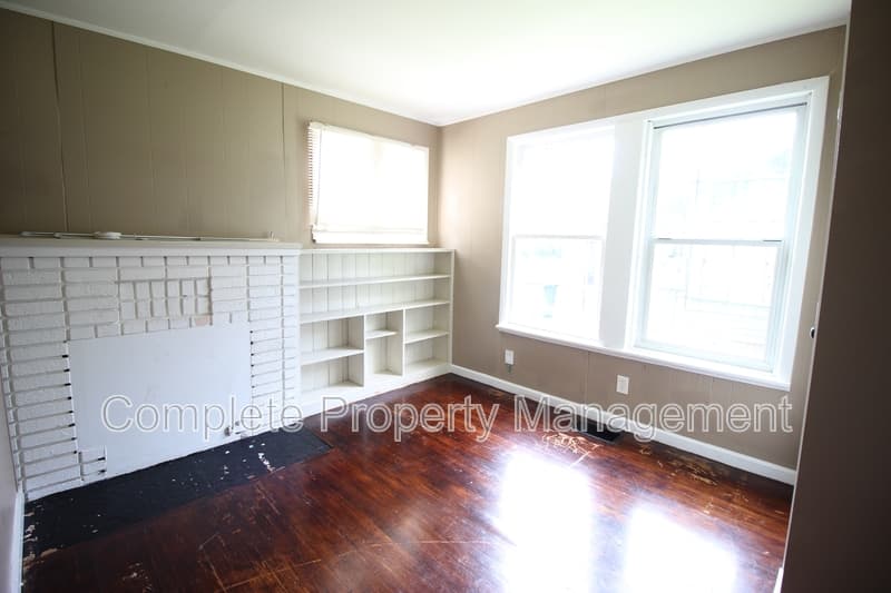 Birmingham House: 8211 Rugby Avenue