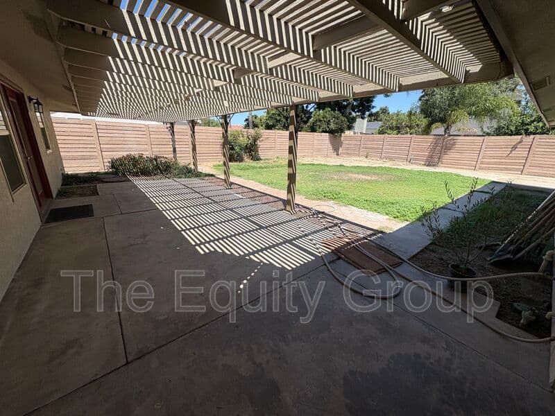 Visalia House: 2322 East Vassar Dr
