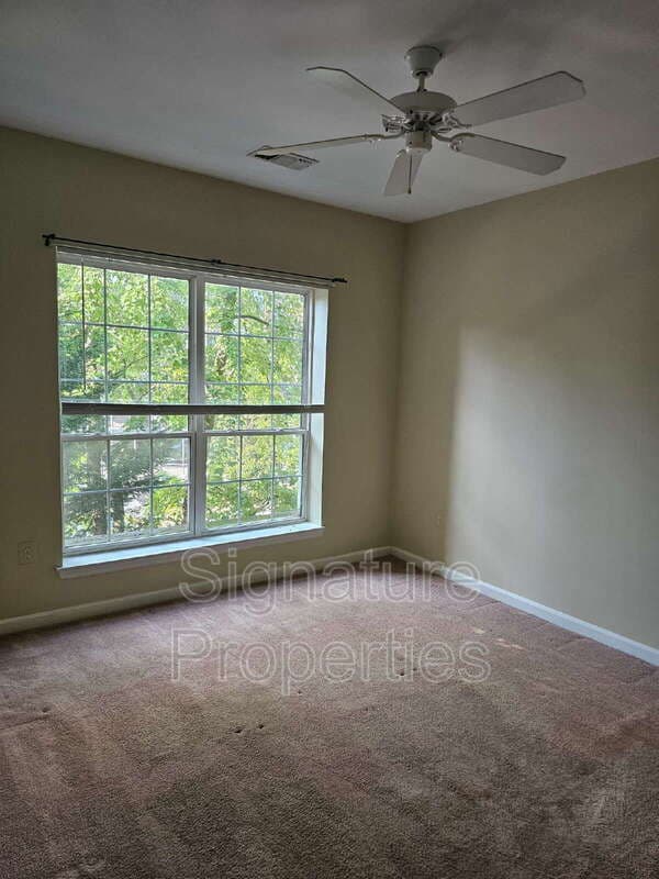 Alexandria Condo: 4551 Strutfield Ln