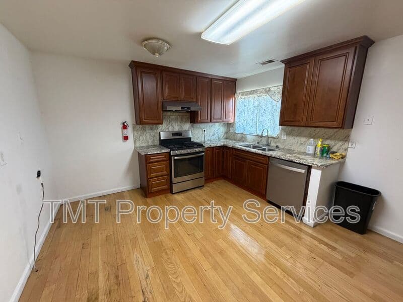 Sacramento House: 5101 North Pkwy