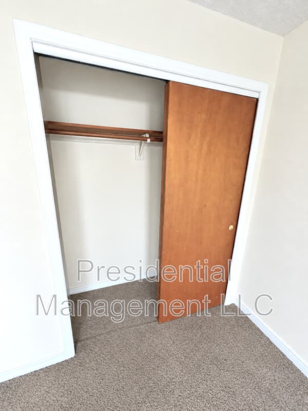 Waterbury Condo: 34 Royal Oak Dr