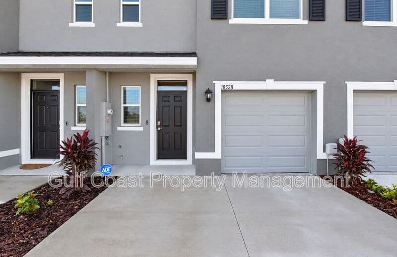 Lakewood Ranch Townhome: 18528 Buckskin Dr