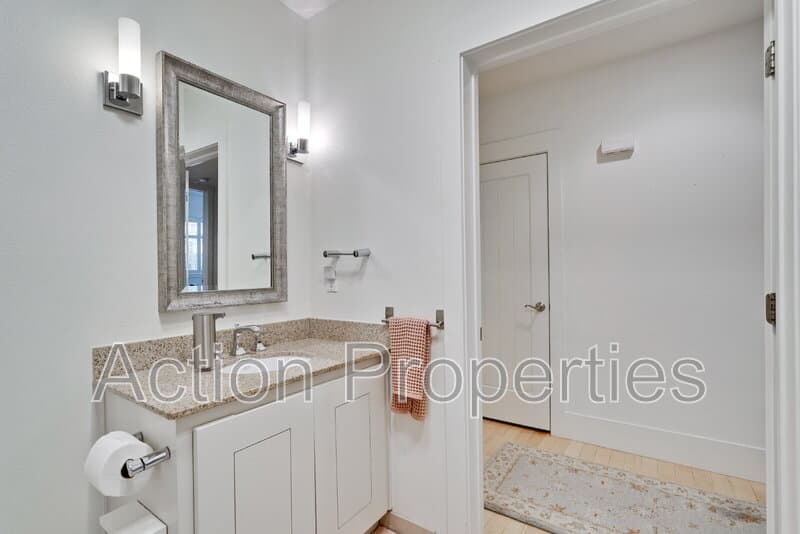 Los Altos Condo: 5100 El Camino Real