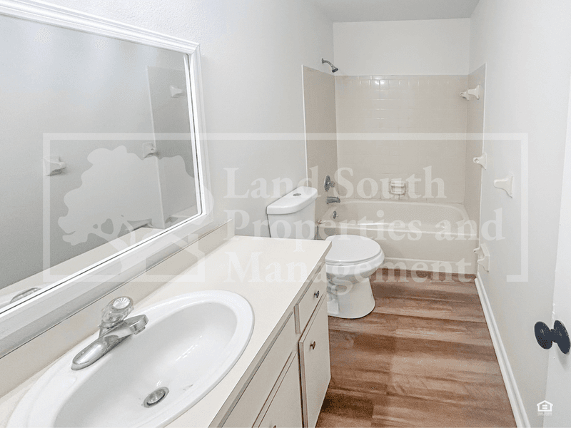 Lakeland House: 227 Village View Lane