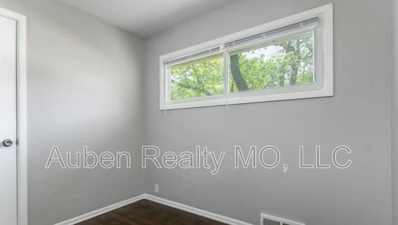 Kansas City House: 11427 Richmond Ave.
