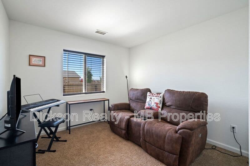 Reno House: 635 Fallon Station Road