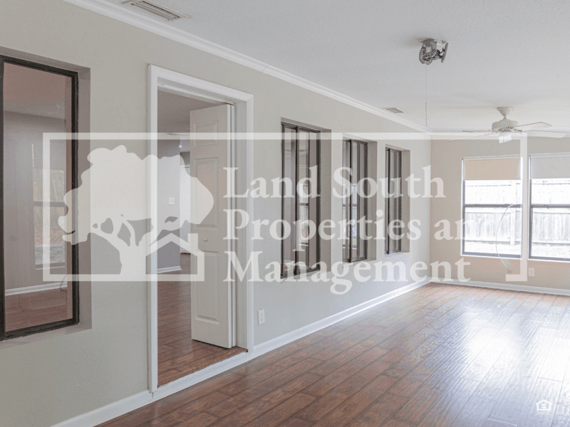 Lakeland House: 331 Lake Harris Drive