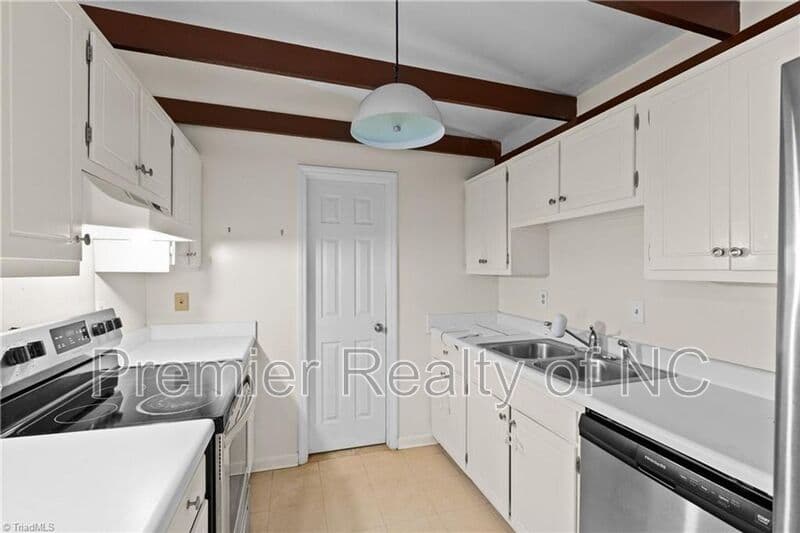 Rural Hall House: 5905 Stanleyville Dr