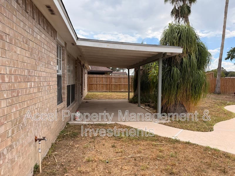 McAllen House: 6617 N. 40th