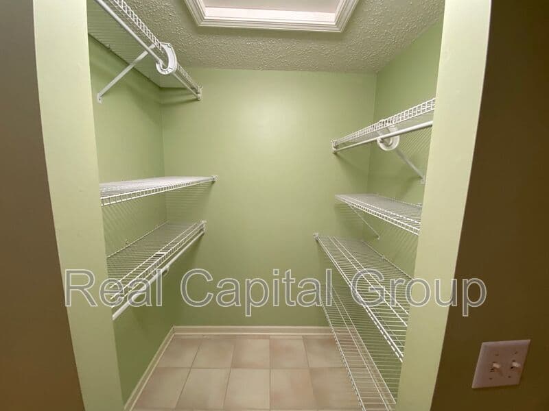 East Amherst House: 71 Berwick Ln