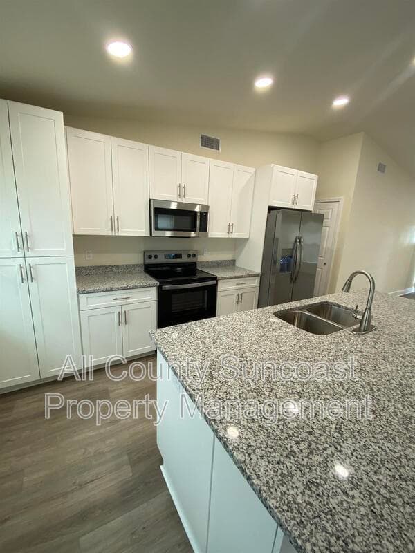 Palm Harbor House: 768 16th St