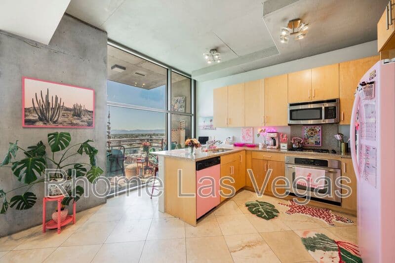 Las Vegas Condo: 353 E Bonneville Ave