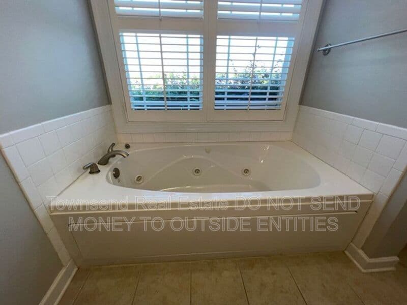 Fayetteville House: 934 Westland Ridge Rd.