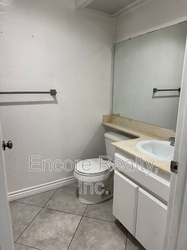 Chula Vista Condo: 2085 Lakeridge Cir