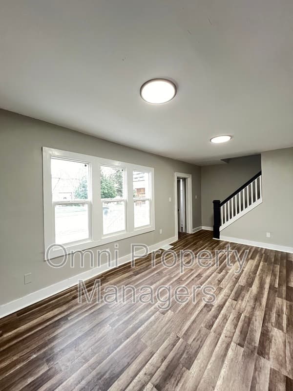 Detroit House: 19241 Moenart Ave