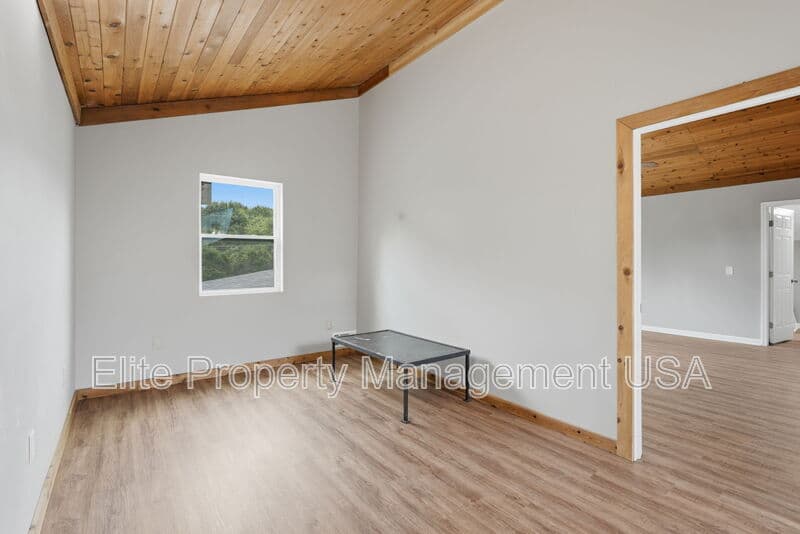 Flowery Branch House: 7134 Williams Road