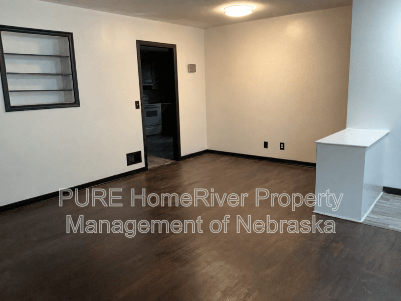 Omaha House: 5236 Ames Ave