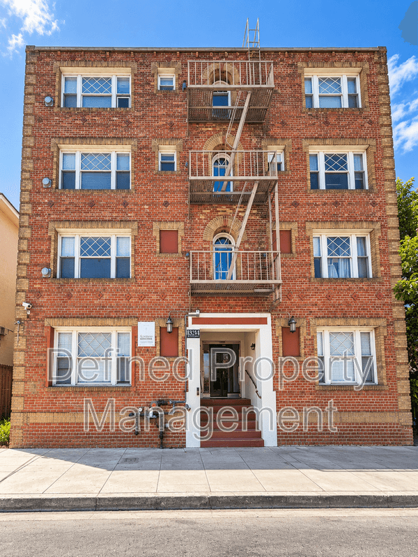 Echo Park Condo: 1324 Calumet Ave