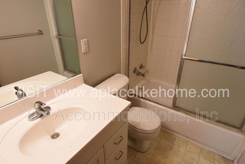 Kansas City Townhome: 5313 NE Barnes Ave