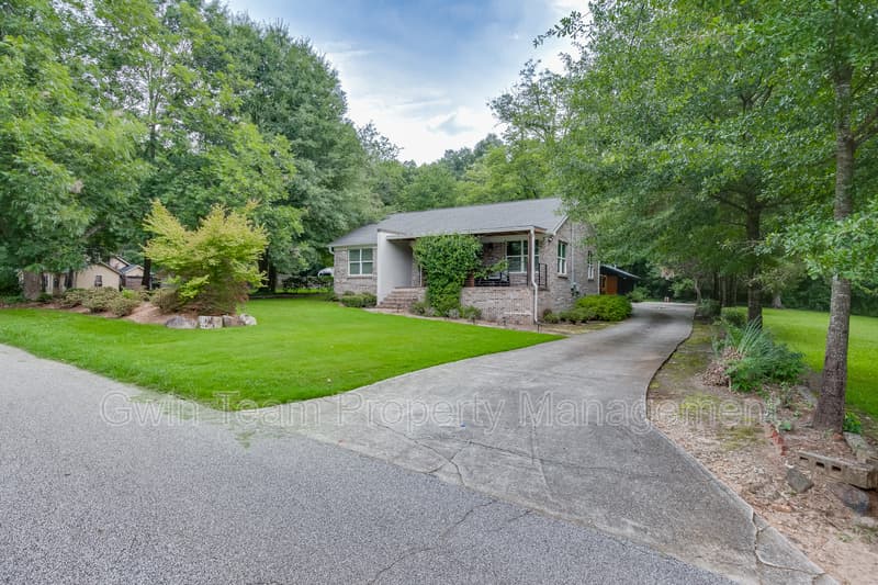 Lawrenceville House: 75 Cherry St