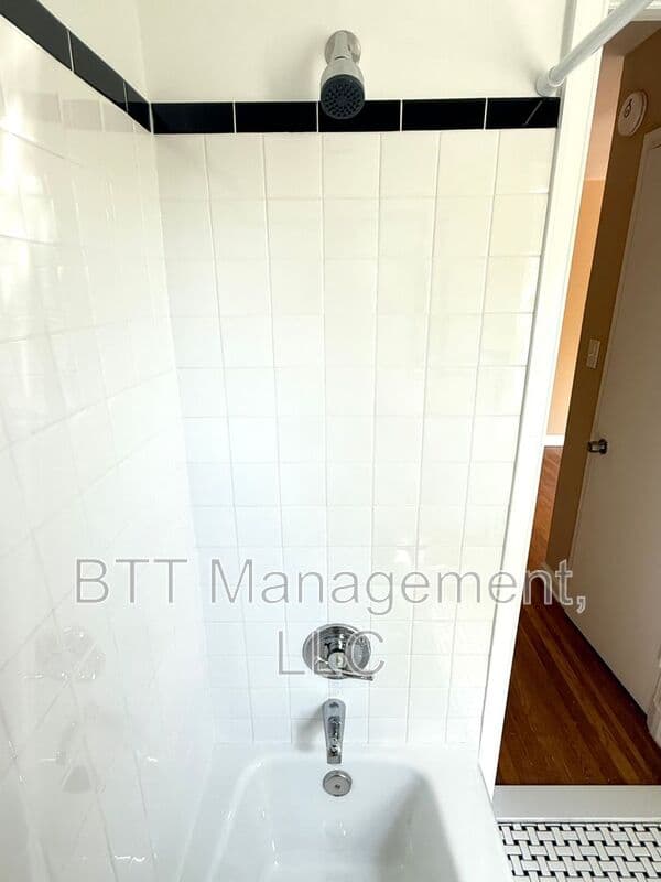 Brentwood Condo: 4013 38th St
