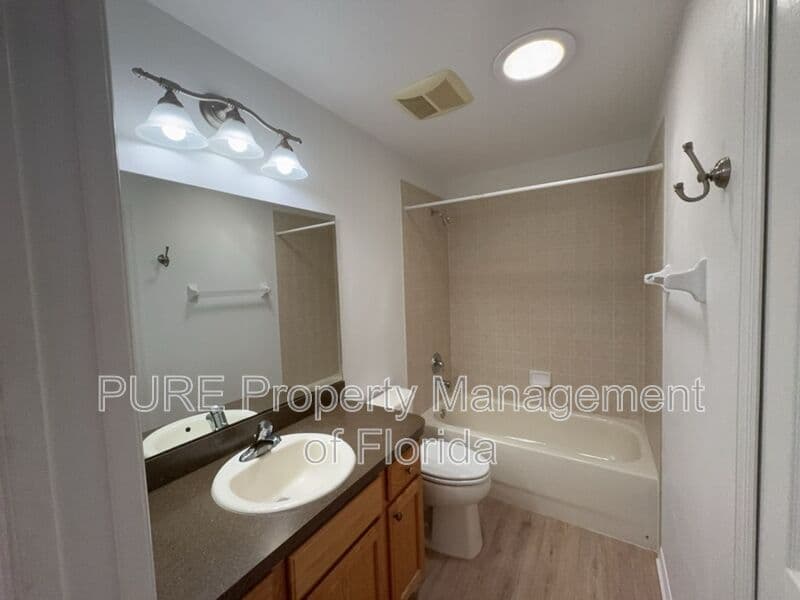 Ocala House: 15939 SW 14th Avenue Rd