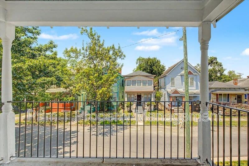 Savannah Condo: 613 W 39th St