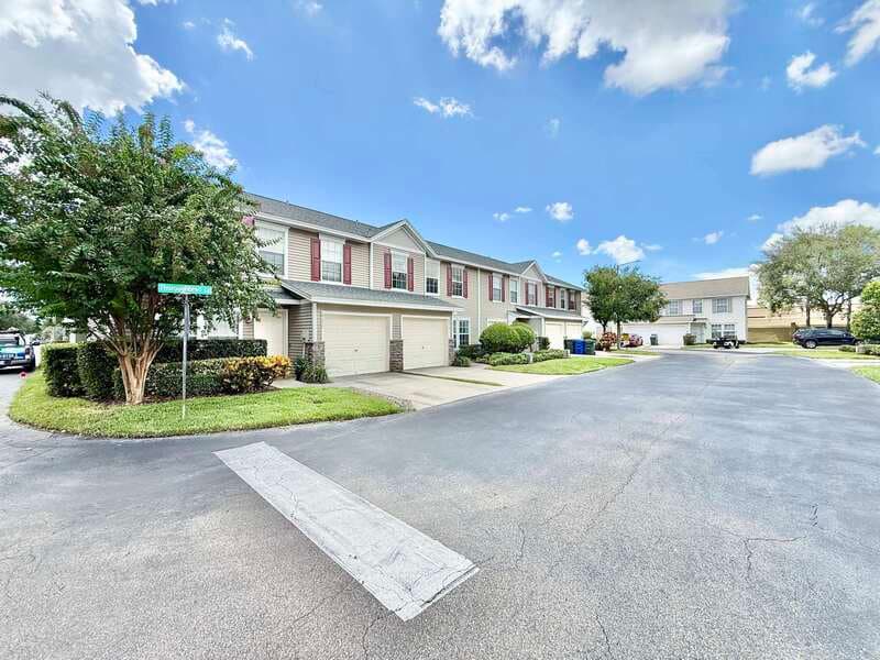 Largo Townhome: 8006 Thoroughbred Loop - 1