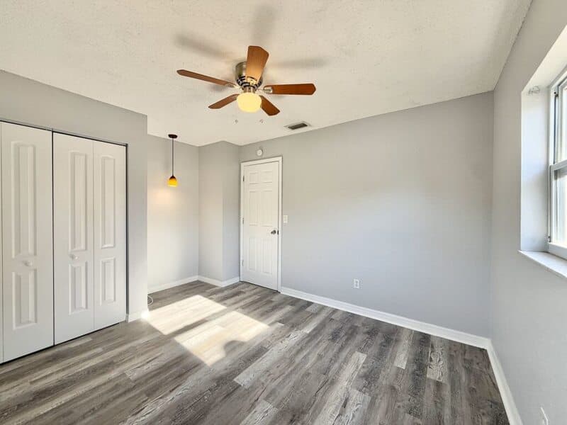 St. Petersburg House: 6943 Buhrley Terrace North