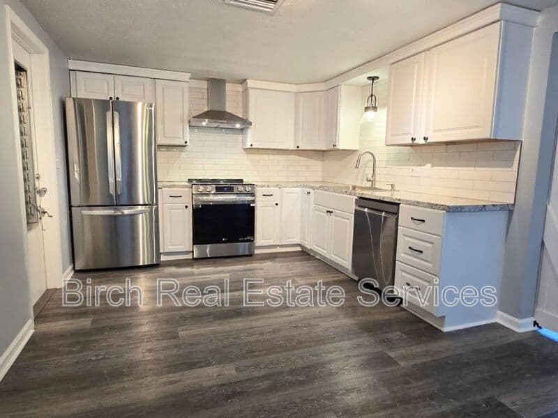 Holiday House: 3545 Nixon Rd