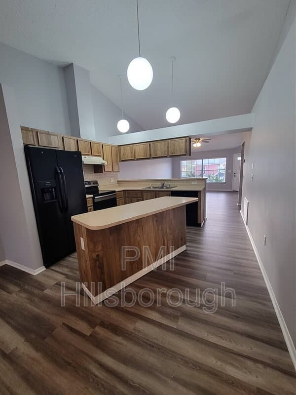 Brandon House: 914 Burlwood Street