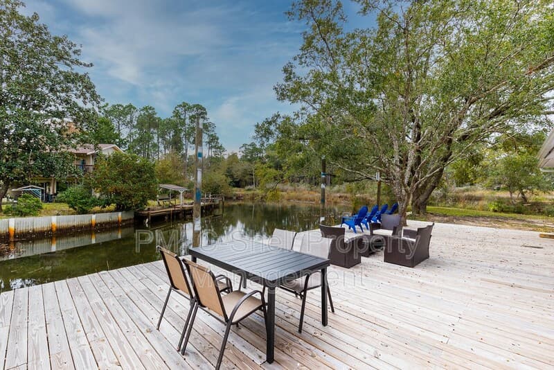 Milton House: 5724 Trout Bayou Cir