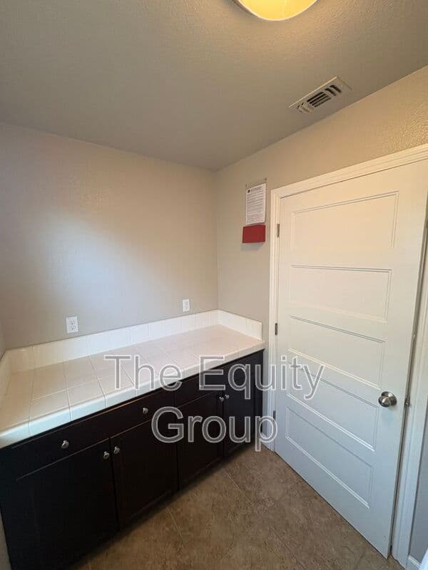 Clovis House: 3461 Alcove Way