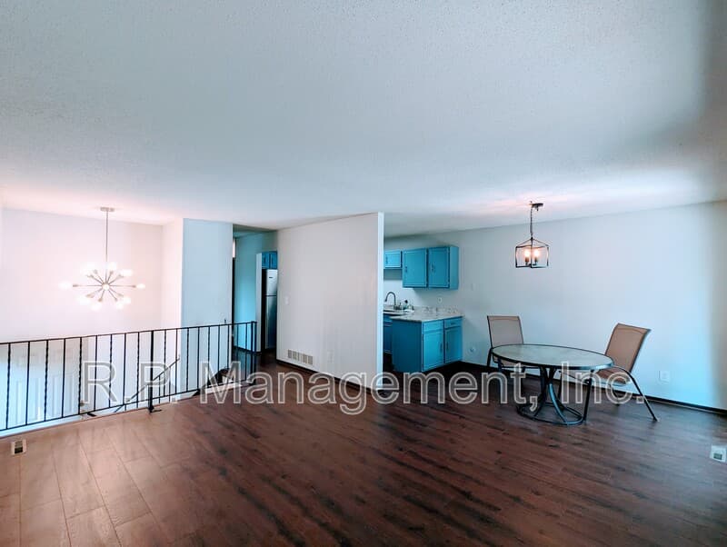 Shoreview Townhome: 4118 Sylvia Ln S
