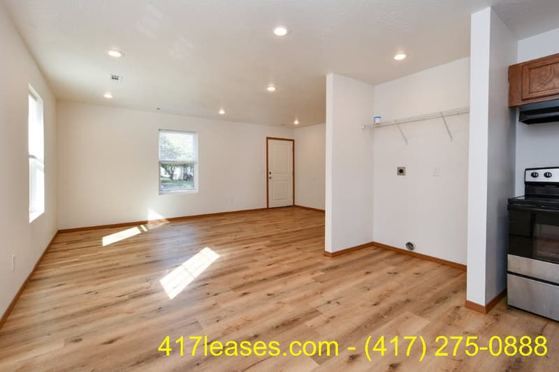 Springfield House: 2618 N Pierce Ave