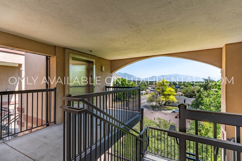 Provo House: 884 E 700 N