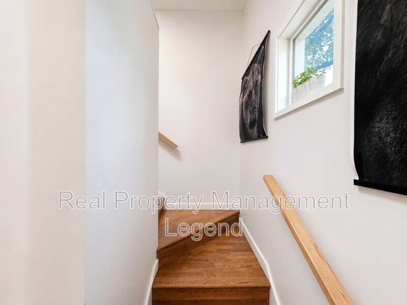 Dallas House: 4122 Travis St