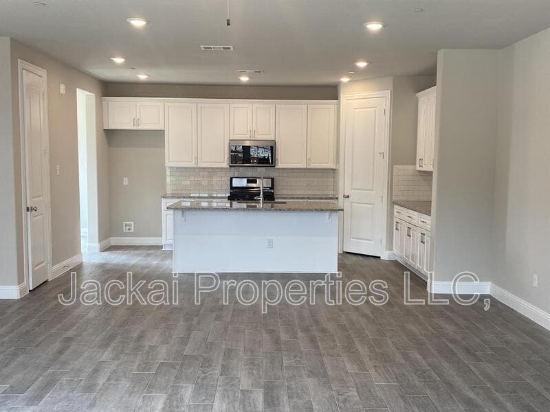 Euless Townhome: 801 Ponds Edge Lane