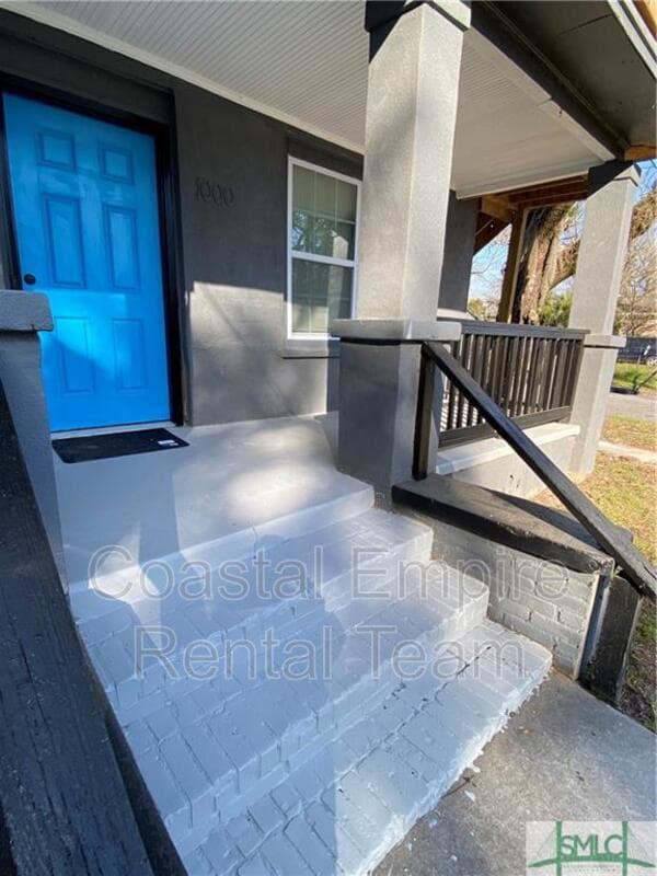 Savannah Condo: 1000 West 53rd Street - Lower Unit