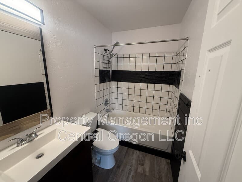 Prineville House: 1411 NW Teal Loop