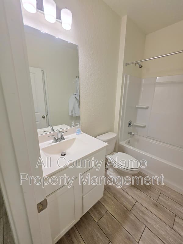 San Antonio House: 4823 Pico Pico St.