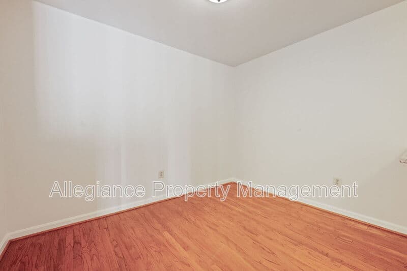 Woodbridge House: 13621 Garfield Place
