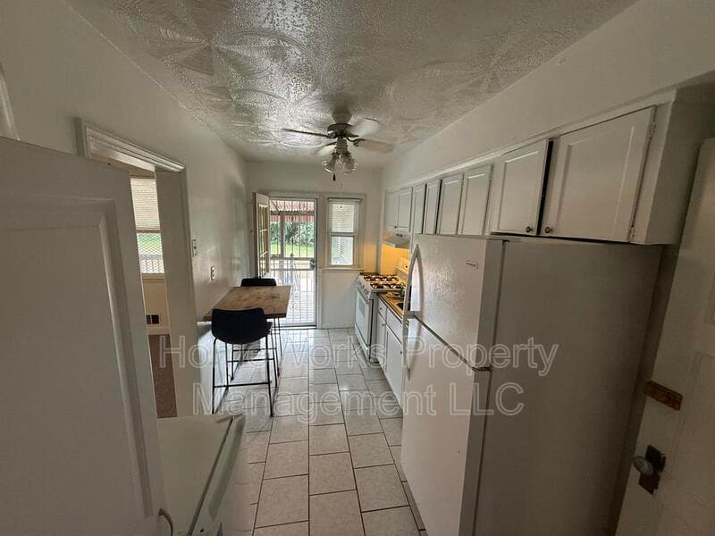 Baltimore House: 5466 Lynview Ave